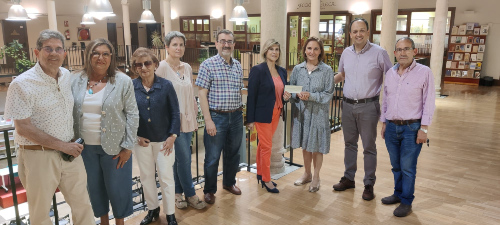 Mercadillo solidario de la Asociación de Amigos de la Biblioteca de Guadalajara apoya a Cáritas Diocesana Sigüenza-Guadalajara